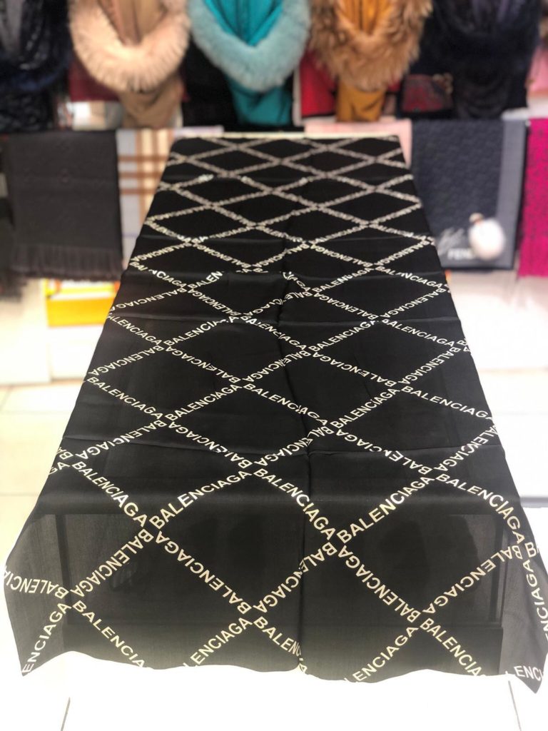 balenciaga sal ipek siyah beyaz