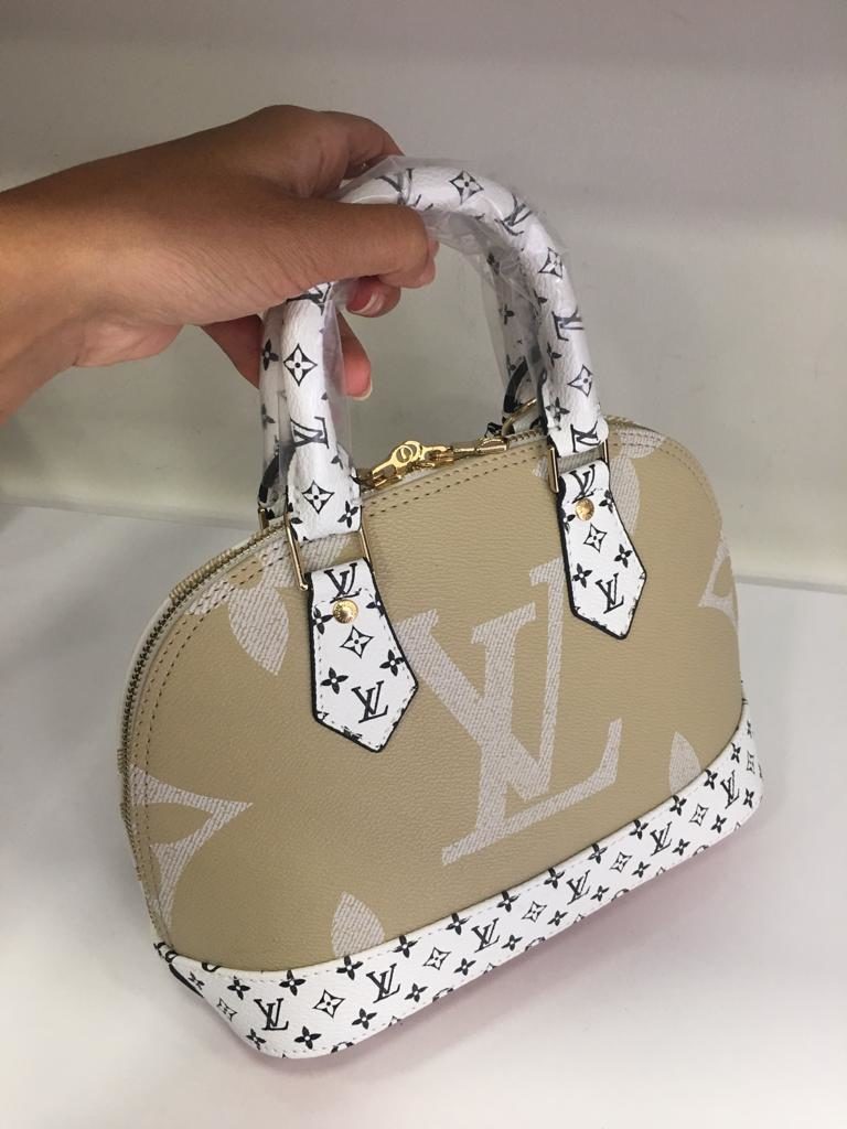 louis vuitton canta suni deri alma monogram cift tarafli beyaz vizon 27x13cm