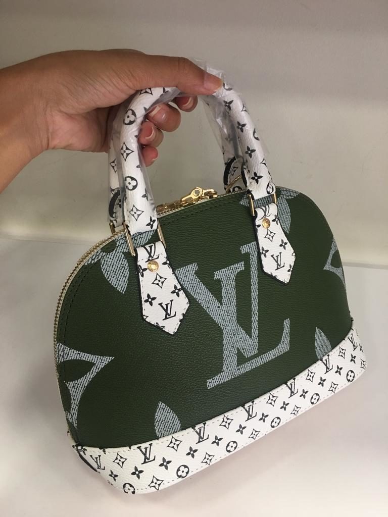 louis vuitton canta suni deri alma monogram cift tarafli beyaz yesil 27x13cm