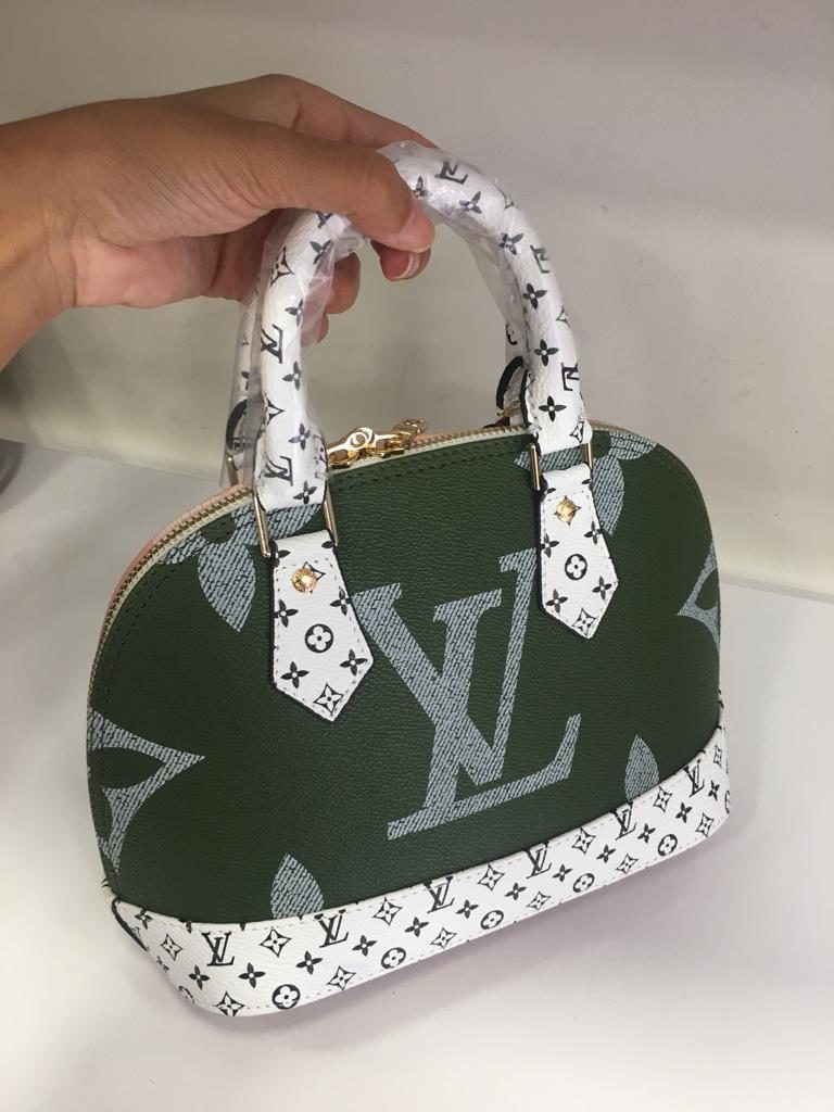 louis vuitton canta suni deri alma monogram cift tarafli pudra pembe yesil 27x13cm