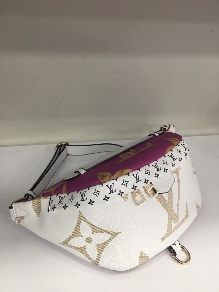 louis vuitton canta suni deri bumbag bel cantasi monogram cift tarafli beyaz fusya pembe 37x14cm