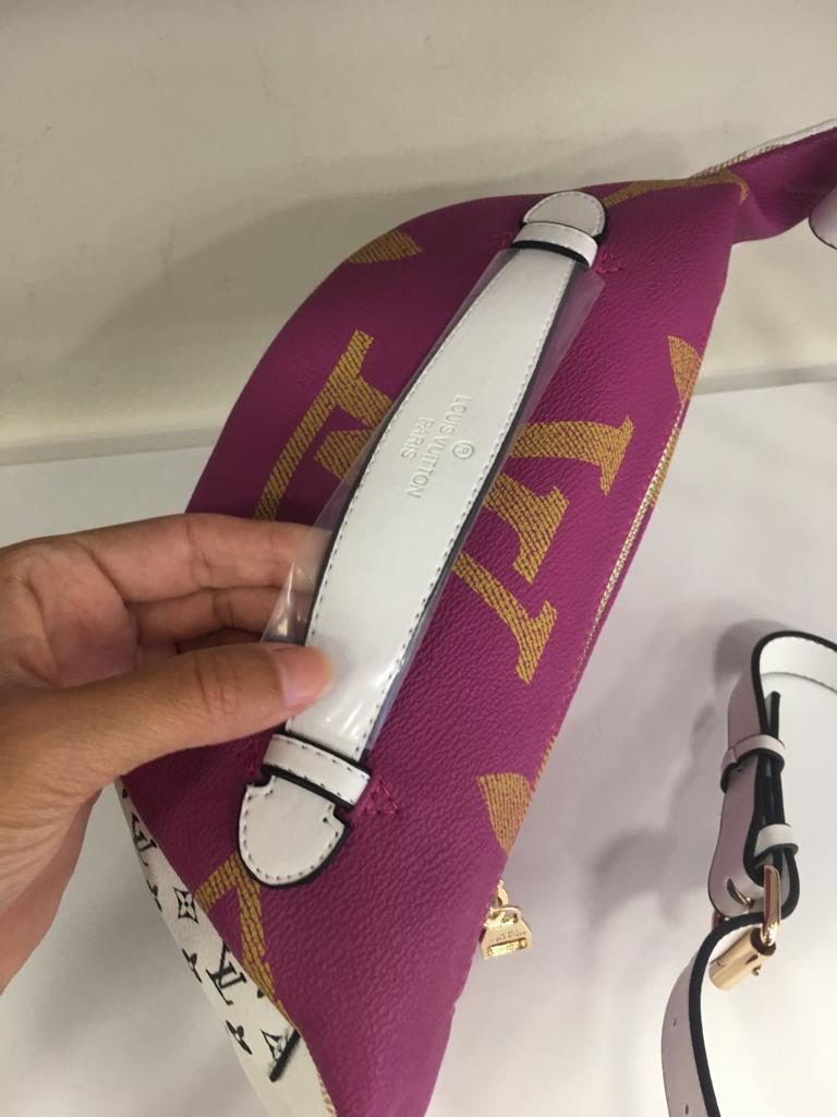louis vuitton canta suni deri bumbag bel cantasi monogram cift tarafli beyaz fusya pembe 37x14cm