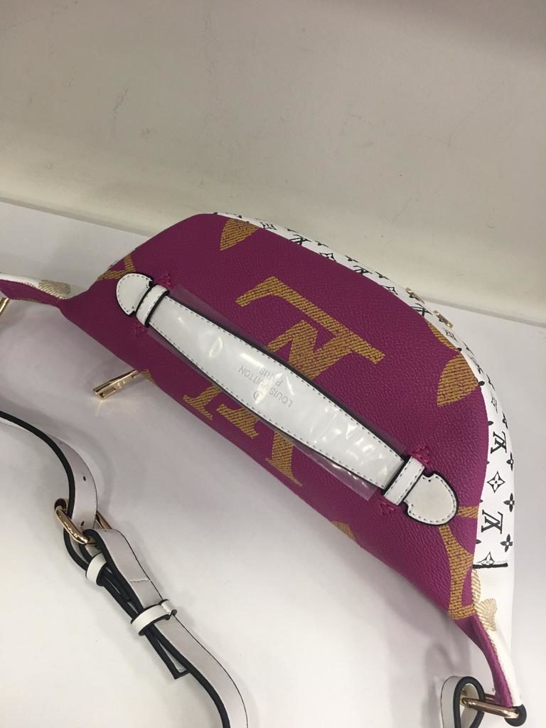 louis vuitton canta suni deri bumbag bel cantasi monogram cift tarafli beyaz fusya pembe 37x14cm