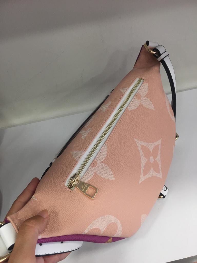louis vuitton canta suni deri bumbag bel cantasi monogram cift tarafli fusya pembe 37x14cm