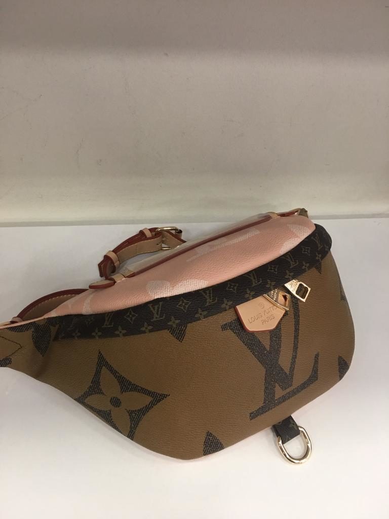 louis vuitton canta suni deri bumbag bel cantasi monogram cift tarafli taba pudra pembe 37x14cm