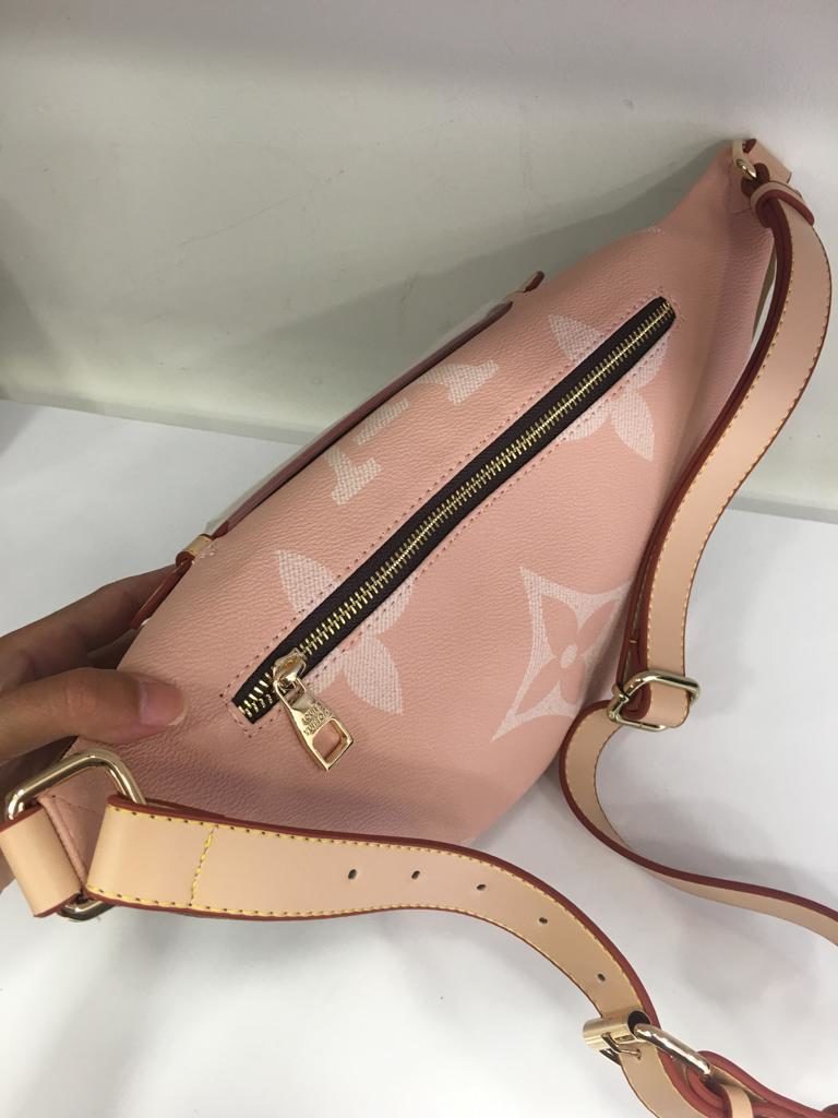 louis vuitton canta suni deri bumbag bel cantasi monogram cift tarafli taba pudra pembe 37x14cm