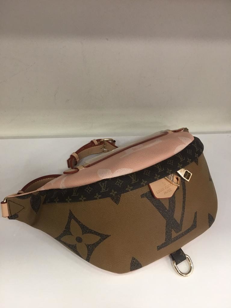 louis vuitton canta suni deri bumbag bel cantasi monogram cift tarafli taba pudra pembe 37x14cm