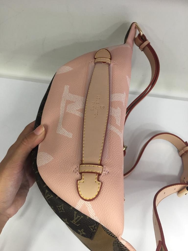 louis vuitton canta suni deri bumbag bel cantasi monogram cift tarafli taba pudra pembe 37x14cm