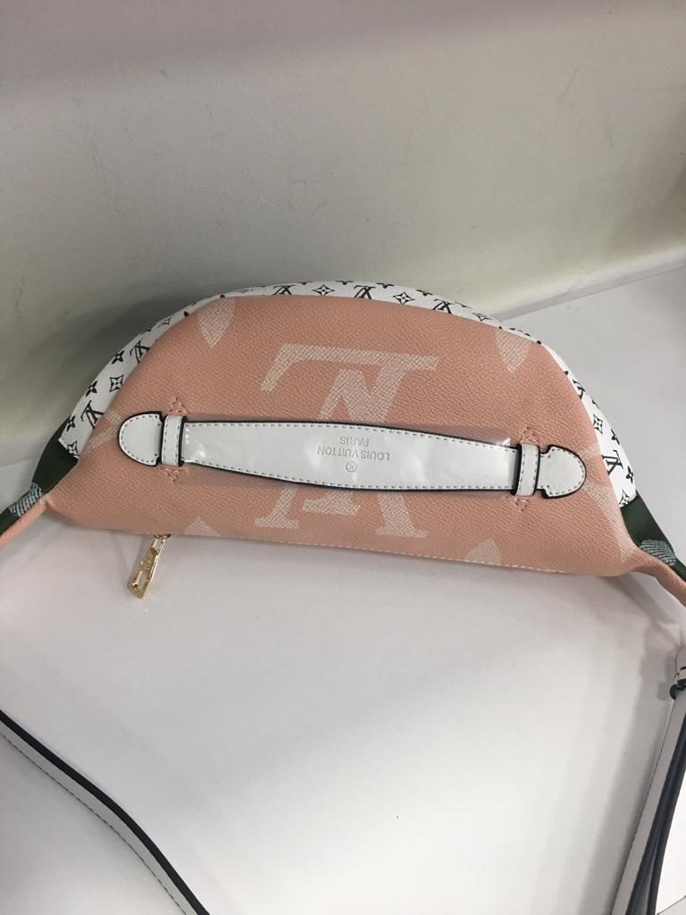 louis vuitton canta suni deri bumbag bel cantasi monogram cift tarafli yesil pudra pembe 37x14cm