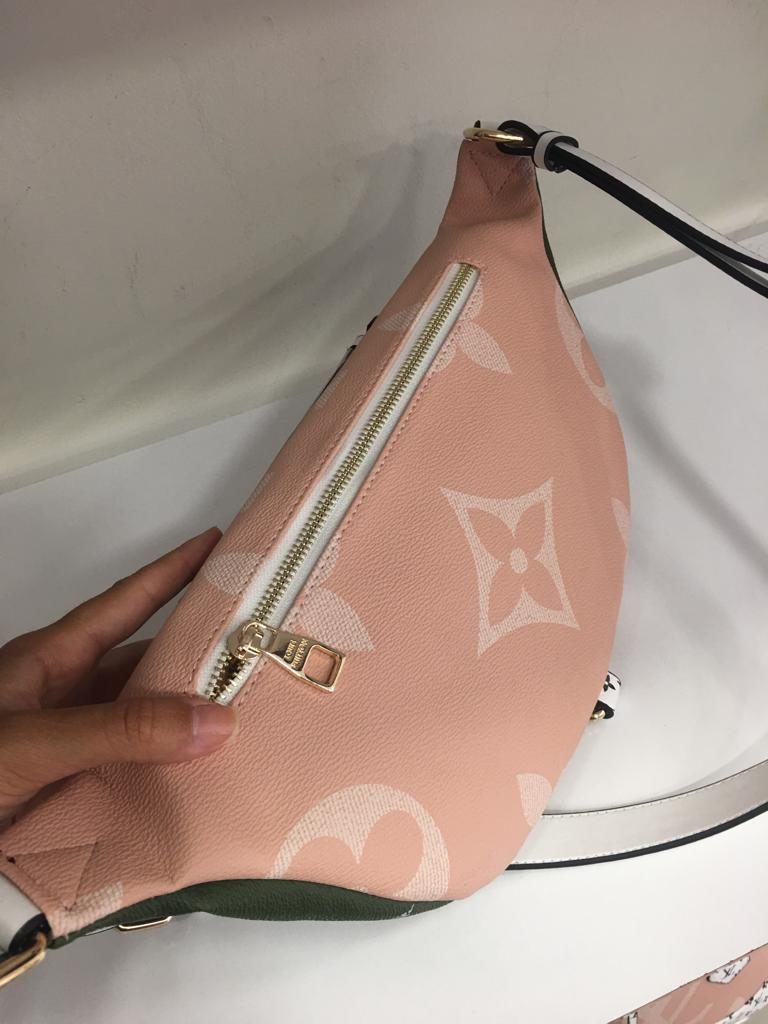 louis vuitton canta suni deri bumbag bel cantasi monogram cift tarafli yesil pudra pembe 37x14cm