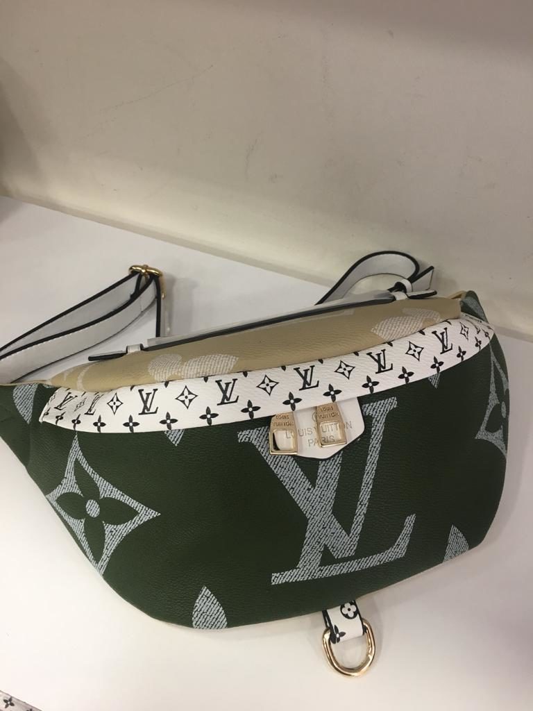 louis vuitton canta suni deri bumbag bel cantasi monogram cift tarafli yesil vizon 37x14cm