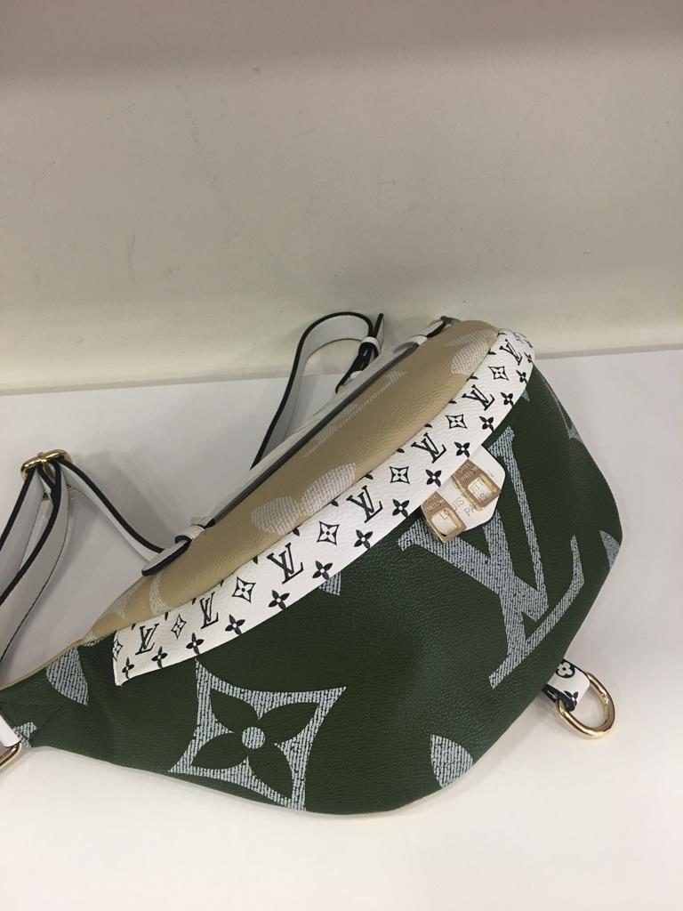louis vuitton canta suni deri bumbag bel cantasi monogram cift tarafli yesil vizon 37x14cm