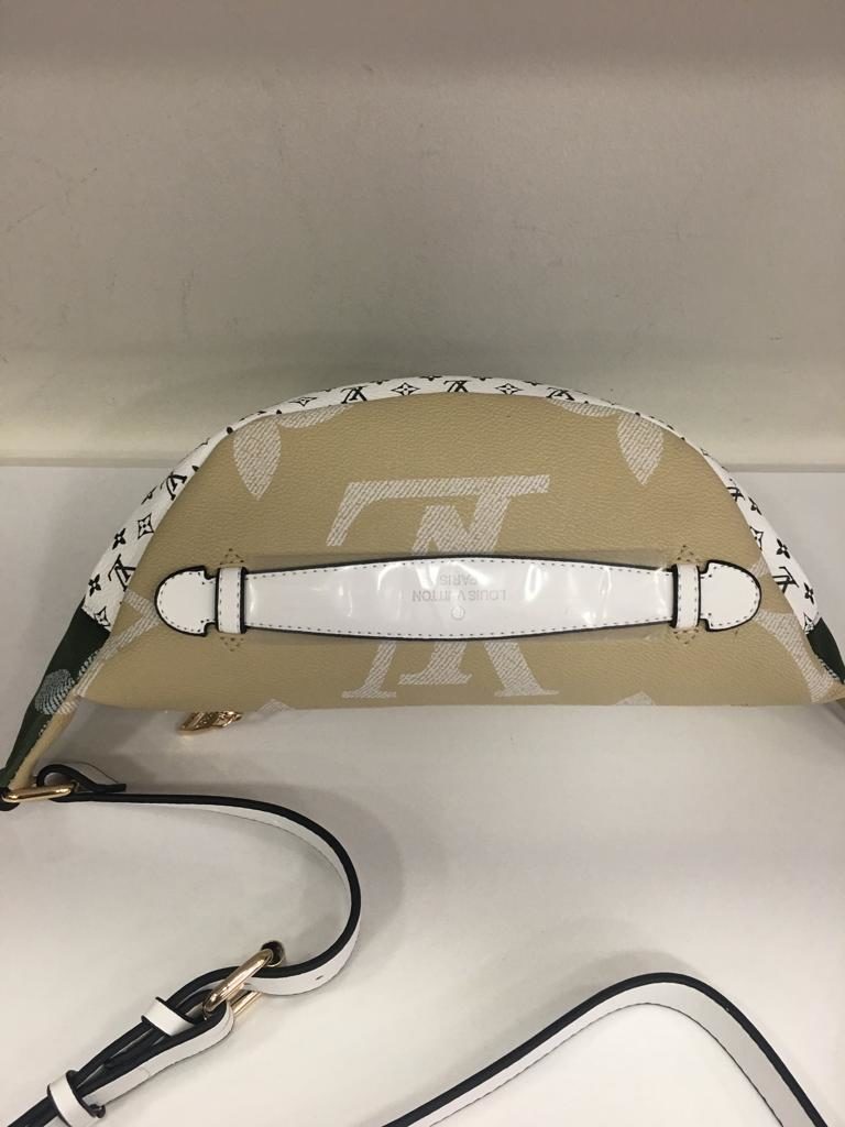 louis vuitton canta suni deri bumbag bel cantasi monogram cift tarafli yesil vizon 37x14cm
