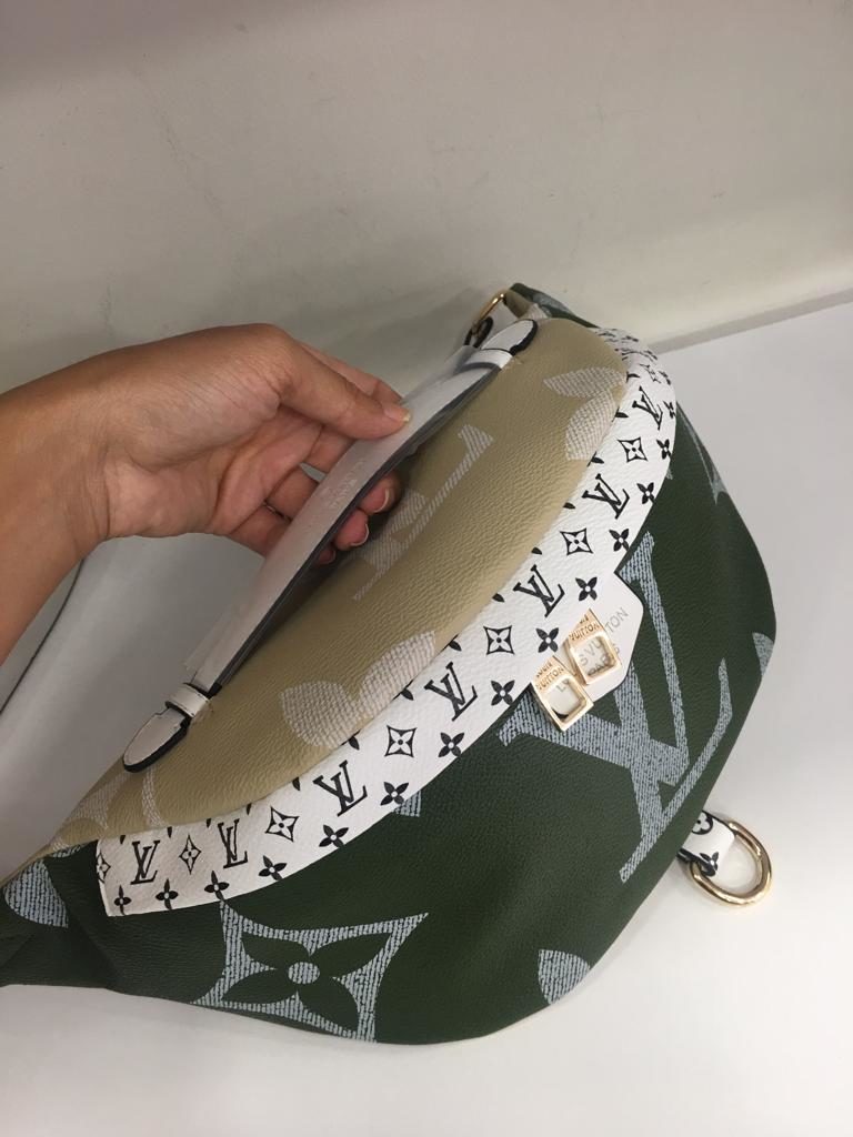 louis vuitton canta suni deri bumbag bel cantasi monogram cift tarafli yesil vizon 37x14cm