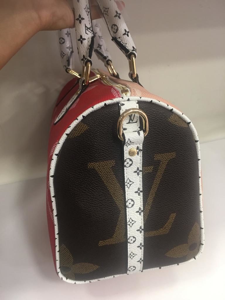 louis vuitton canta suni deri speedy monogram buyuk logo 30cm cift tarafli kirmizi pudra