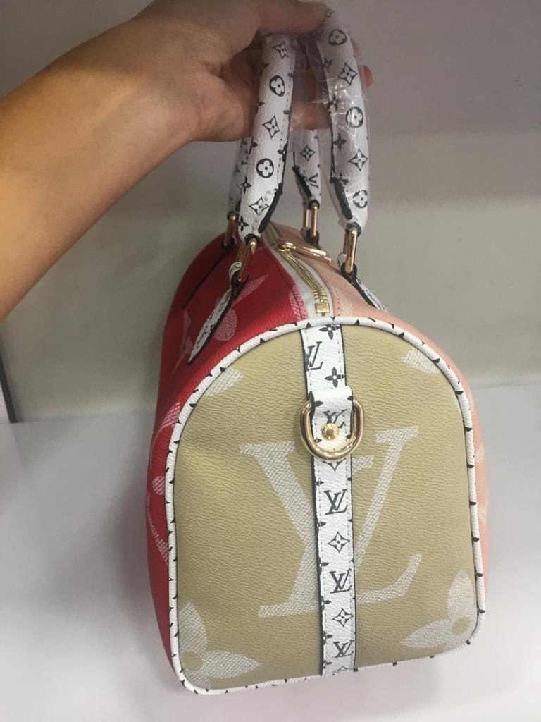 louis vuitton canta suni deri speedy monogram buyuk logo 30cm cift tarafli pudra kirmizi