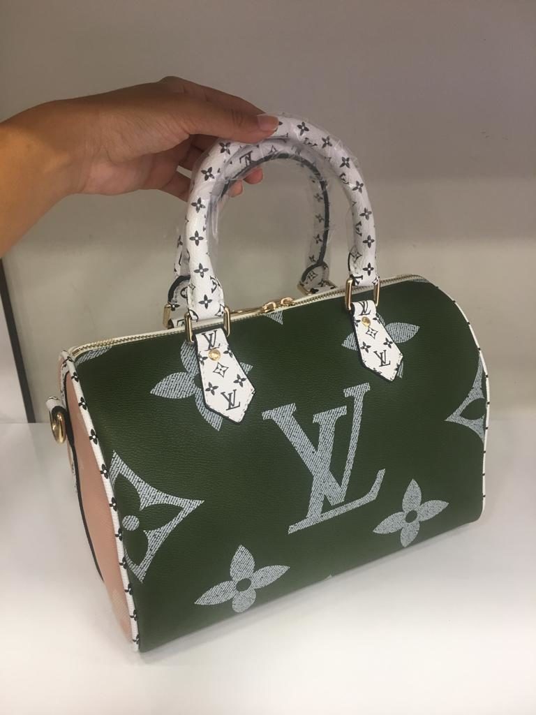 louis vuitton canta suni deri speedy monogram buyuk logo 30cm cift tarafli yesil beyaz