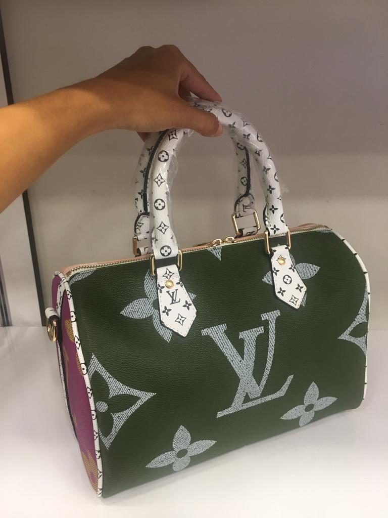 louis vuitton canta suni deri speedy monogram buyuk logo 30cm cift tarafli yesil pudra pembe