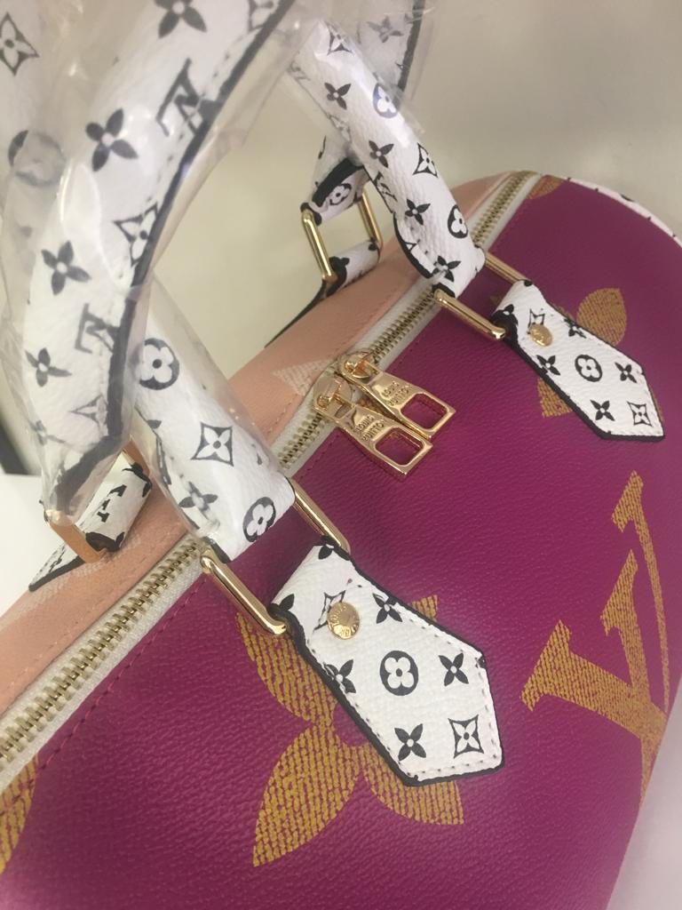 louis vuitton canta suni deri speedy monogram fusya pembe buyuk logo 30cm cift tarafli