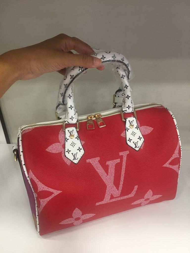 louis vuitton canta suni deri speedy monogram kirmizi beyaz buyuk logo 30cm cift tarafli
