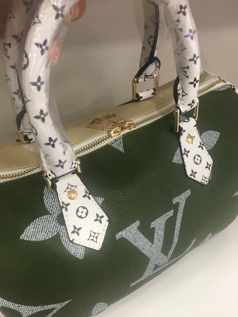 louis vuitton canta suni deri speedy monogram vizon yesil buyuk logo 30cm cift tarafli