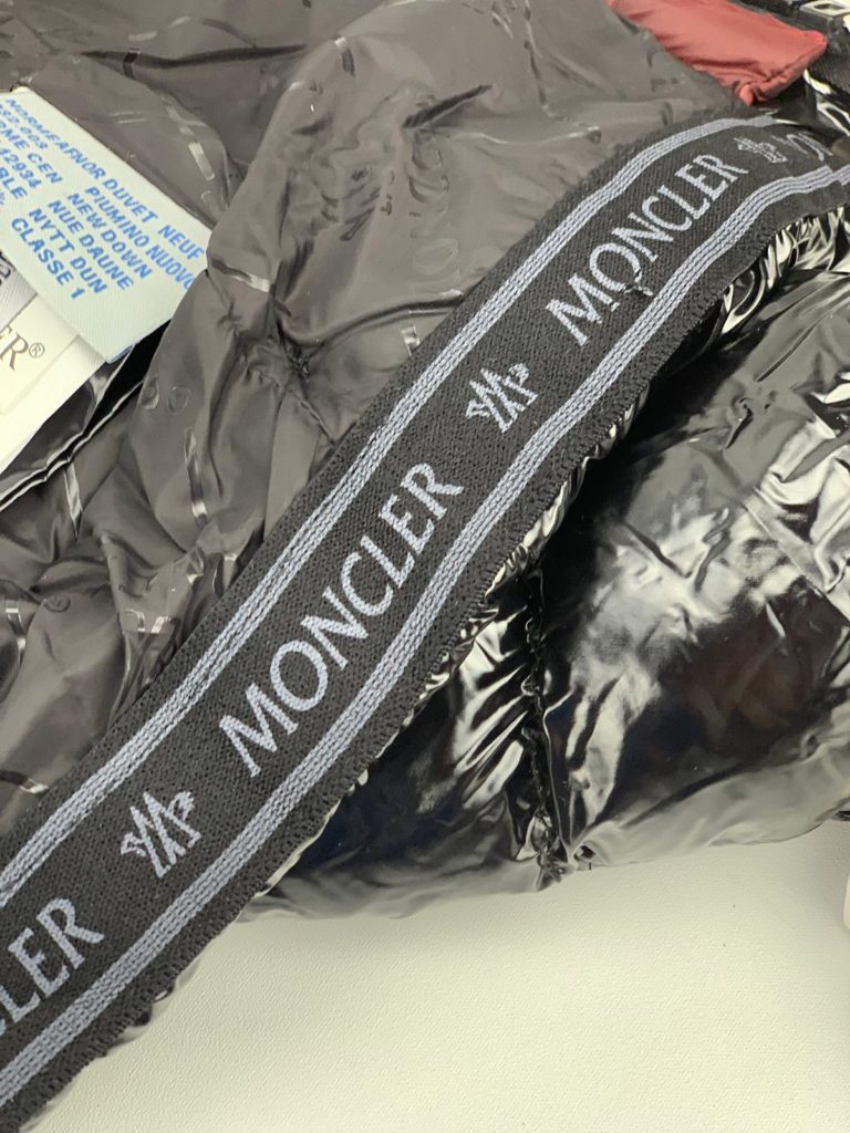 moncler mont parlak iki renk siyah bordo kapuson