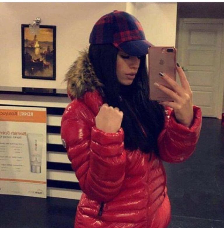 moncler mont parlak kirmizi bel duz kapuson