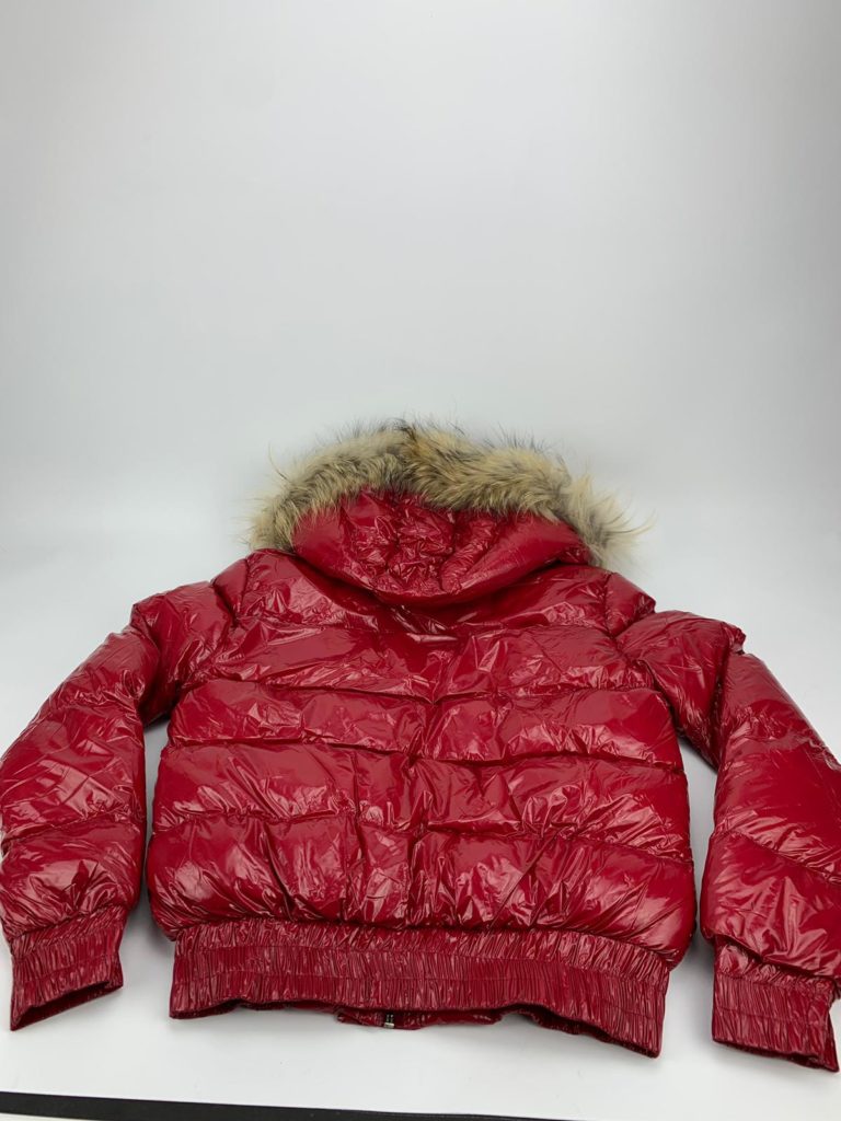 moncler mont parlak kirmizi kapuson