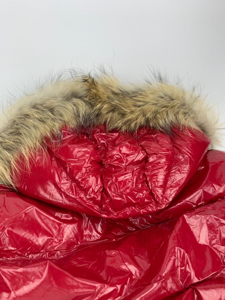moncler mont parlak kirmizi kapuson
