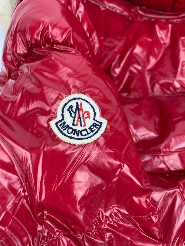 moncler mont parlak kirmizi kapuson