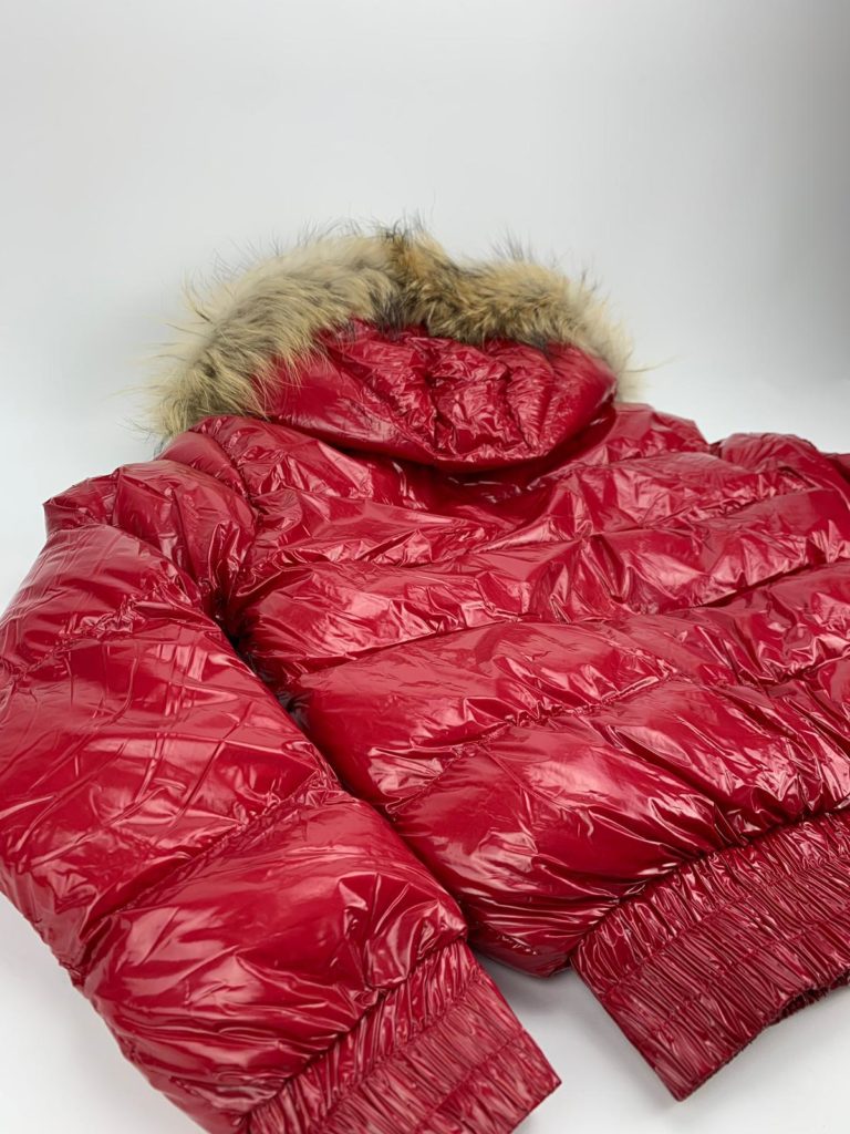 moncler mont parlak kirmizi kapuson