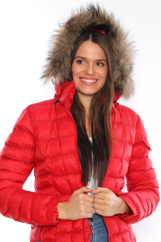 moncler mont uzun mat kirmizi kare dikis