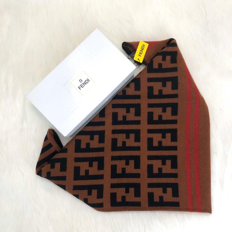 fendi panco logo baskili 140x140 kasmir ve yun