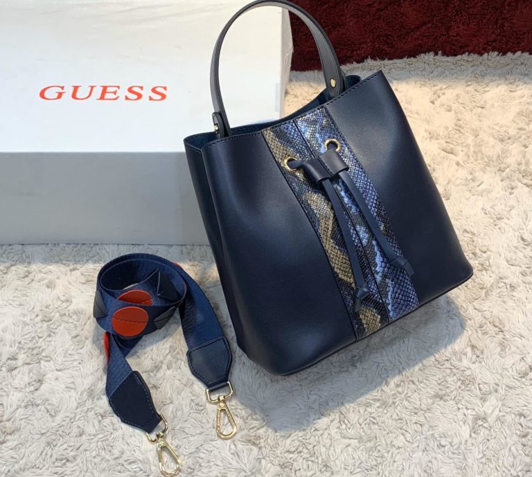 guess canta kova lacivert yilan serit suni deri
