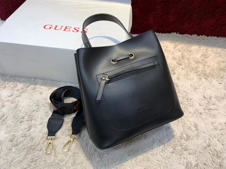 guess canta kova siyah yilan serit suni deri