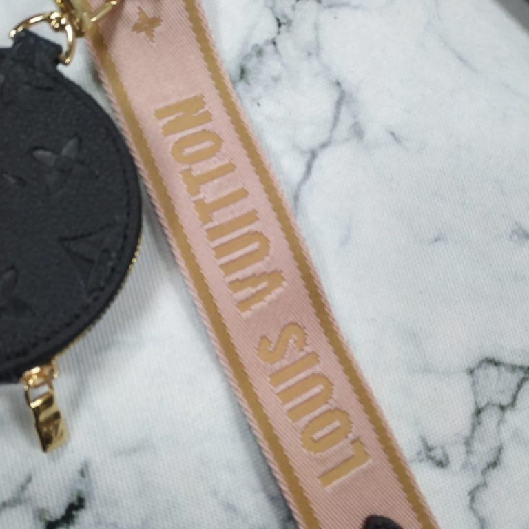 louis vuitton canta multi pochette 3 parca siyah pembe aski