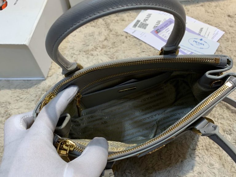 prada canta saffiano galleria gri 27x18