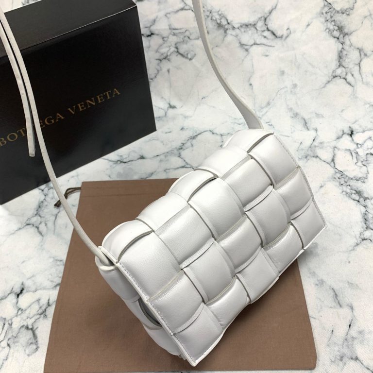 bottega vanetta canta Padded Cassette beyaz 26x18cm