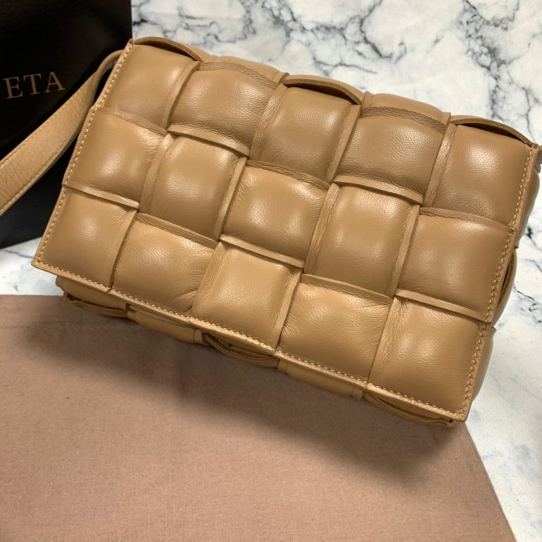bottega vanetta canta Padded Cassette camel 26x18cm