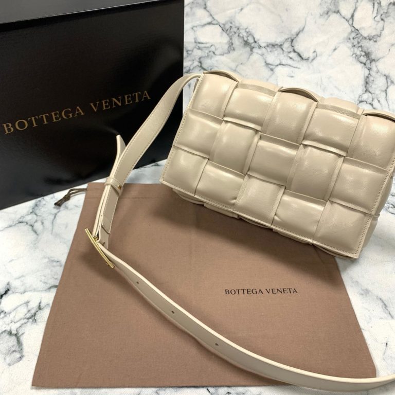 bottega vanetta canta Padded Cassette krem 26x18cm
