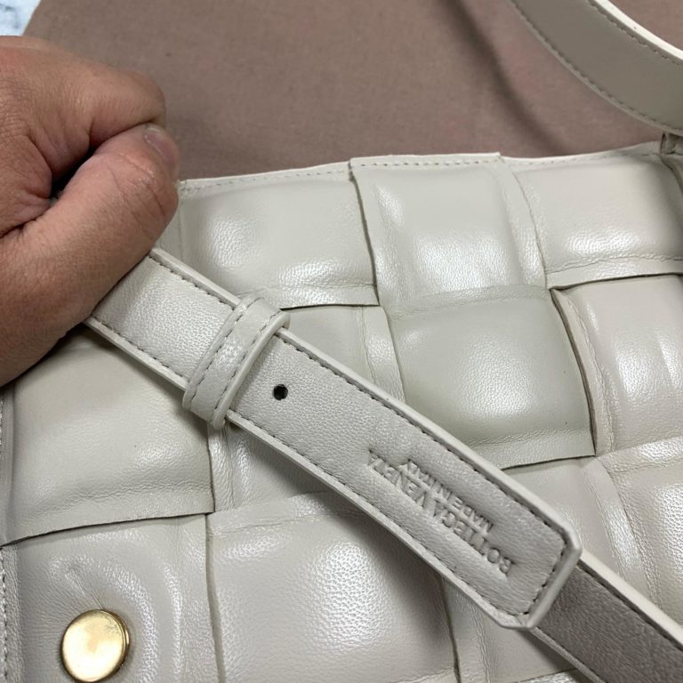 bottega vanetta canta Padded Cassette krem 26x18cm