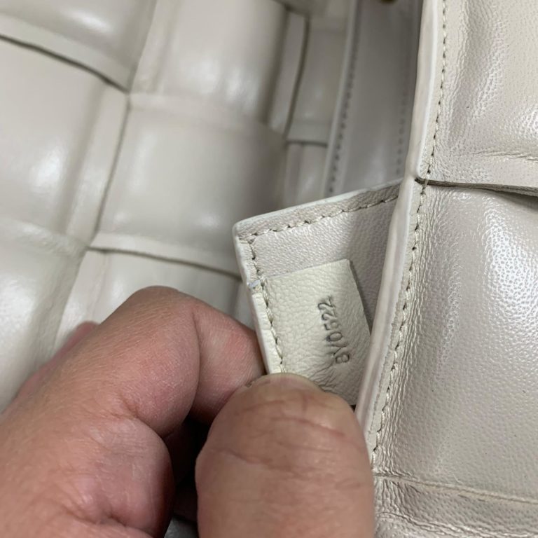 bottega vanetta canta Padded Cassette krem 26x18cm