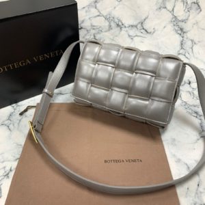 bottega vanetta canta Padded Cassette silver 26x18cm