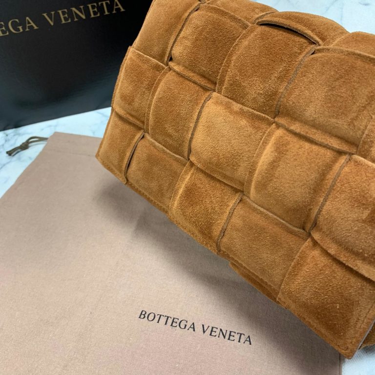 bottega vanetta canta Padded Cassette taba suet 26x18cm