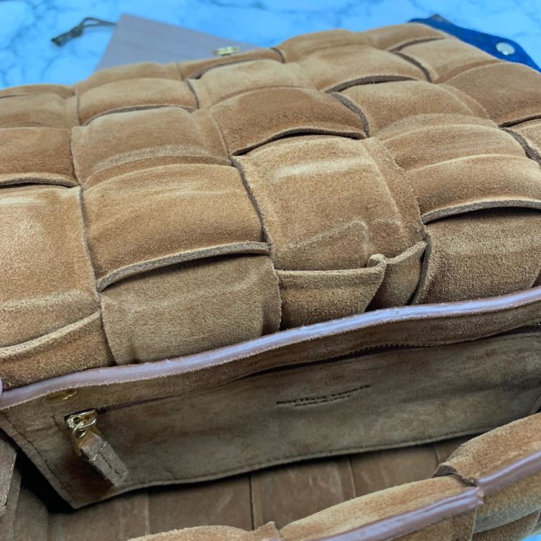 bottega vanetta canta Padded Cassette taba suet 26x18cm