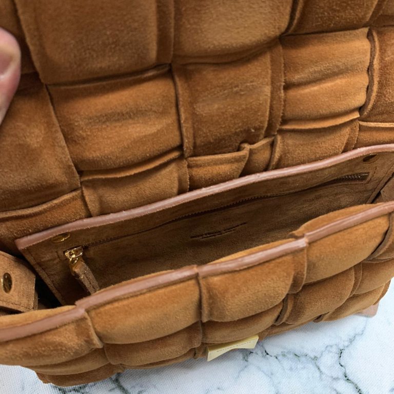 bottega vanetta canta Padded Cassette taba suet 26x18cm