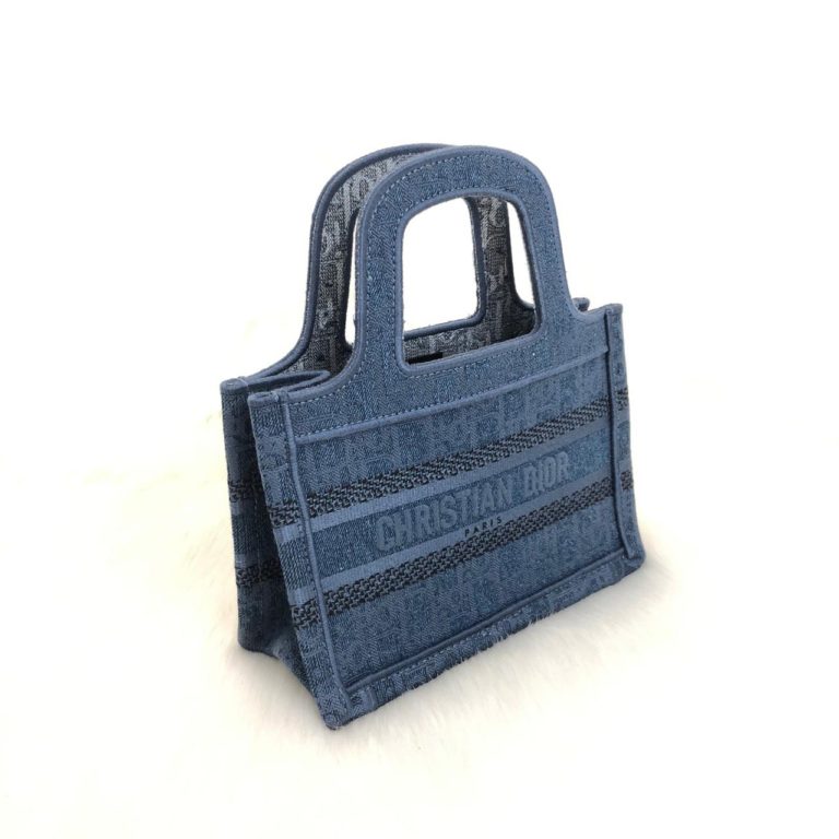 Christian Dior canta Oblique Mini Embroided Tote dokuma mavi 24x16 cm