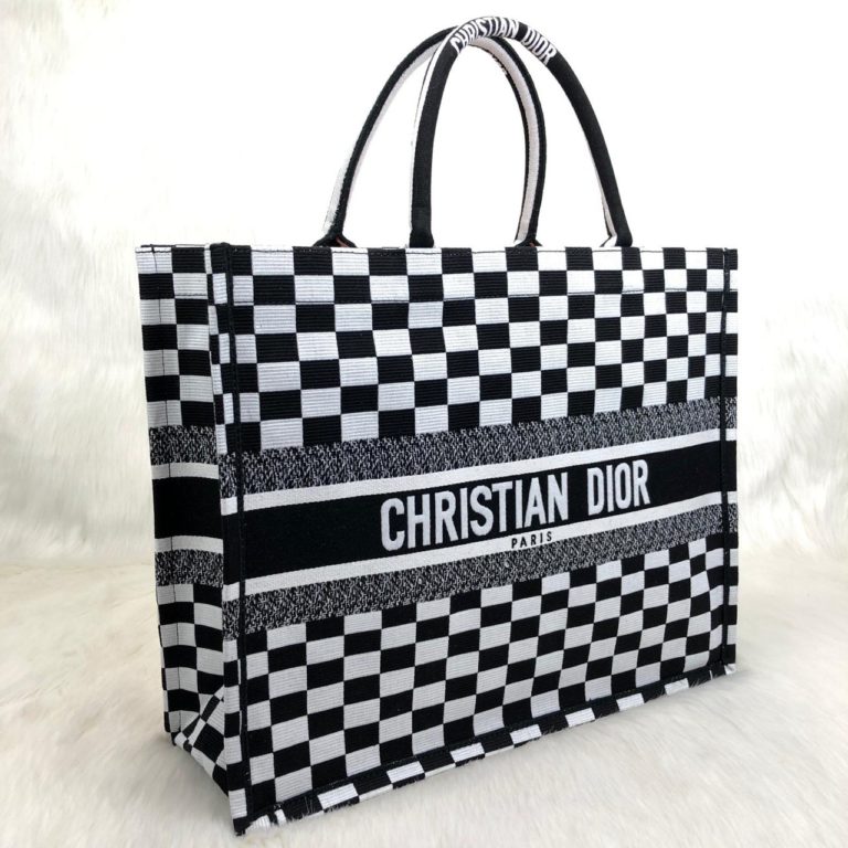 Christian Dior canta Tote Oblique siyah beyaz damali 41x32 cm