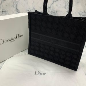 Christian Dior canta Tote Oblique siyah desenli  41x32 cm