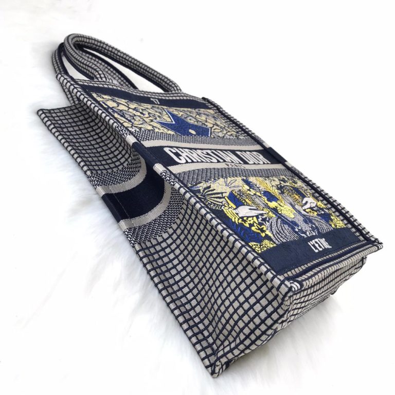 Christian Dior canta Vertical Book Tote full el dokuma 34x27 cm